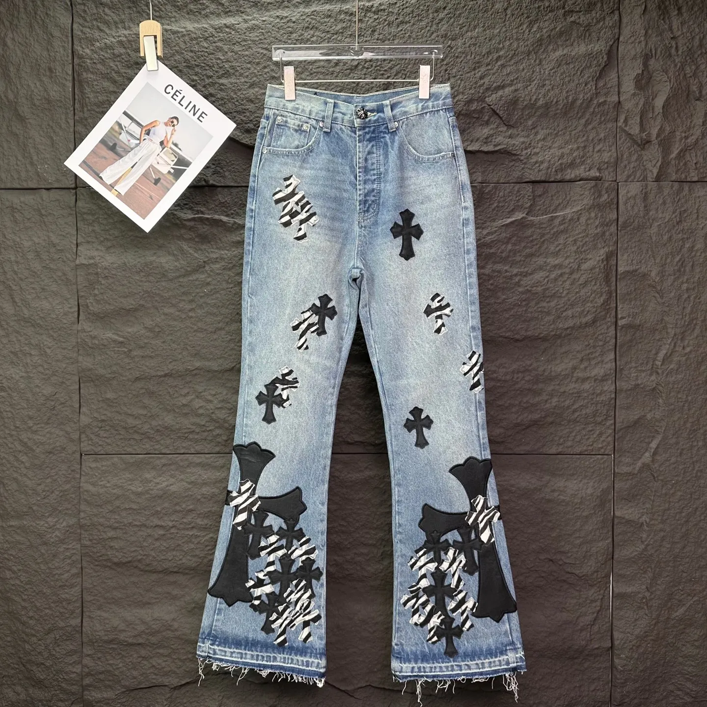 P290 GALLERY DEPT. & Croixin co-branded 2025 new retro zebra print black large cross leather couple's bootcut jeans 🔥High version🔥High version🔥 Top ceiling quality Styles with different wash textures, very friendly to people with thin legs and thick legs, the bootcut version is very flattering leg shape Timeless moderate length, easy to match with casual, basic styling for various styles, a must-have in the wardrobe! The fabric is stiff but also makes the upper body soft without losing texture. The washing process is even more perfect. It is a must-have item for everyone! ! ! Washed wheat, hang tag, pants label, three complete labels, color: blue, size: 28, 30, 32, 34, 36 (five sizes)